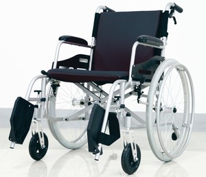 Illustration til SeniorSalg.dk har en meget let kørestol