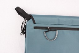 Taske til brug på kørestol, rollatorer eller som skuldertaske