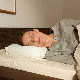 Fossflakes Chiropratic hovedpude inkl. betræk - klik for at se billedet i fuld størrelse - åbner i nyt vindue Fossflakes Chiropratic hovedpude inkl. betræk