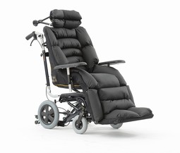 Kelvin Komfort kørestol  - eksempel fra produktgruppen manuelle hjælpermanøvrerede komfortkørestole med sædetilt