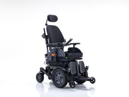 Invacare AVIVA FX  - eksempel fra produktgruppen elkørestole, motoriseret styring, klasse b (til indendørs og udendørs brug)