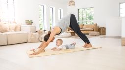 Yoga- og afspændingsmåtte i lammeskind - klik for at se billedet i fuld størrelse - åbner i nyt vindue Yoga- og afspændingsmåtte i lammeskind