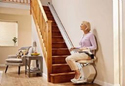 Acorn 130 - indendørs stolelift for lige trapper