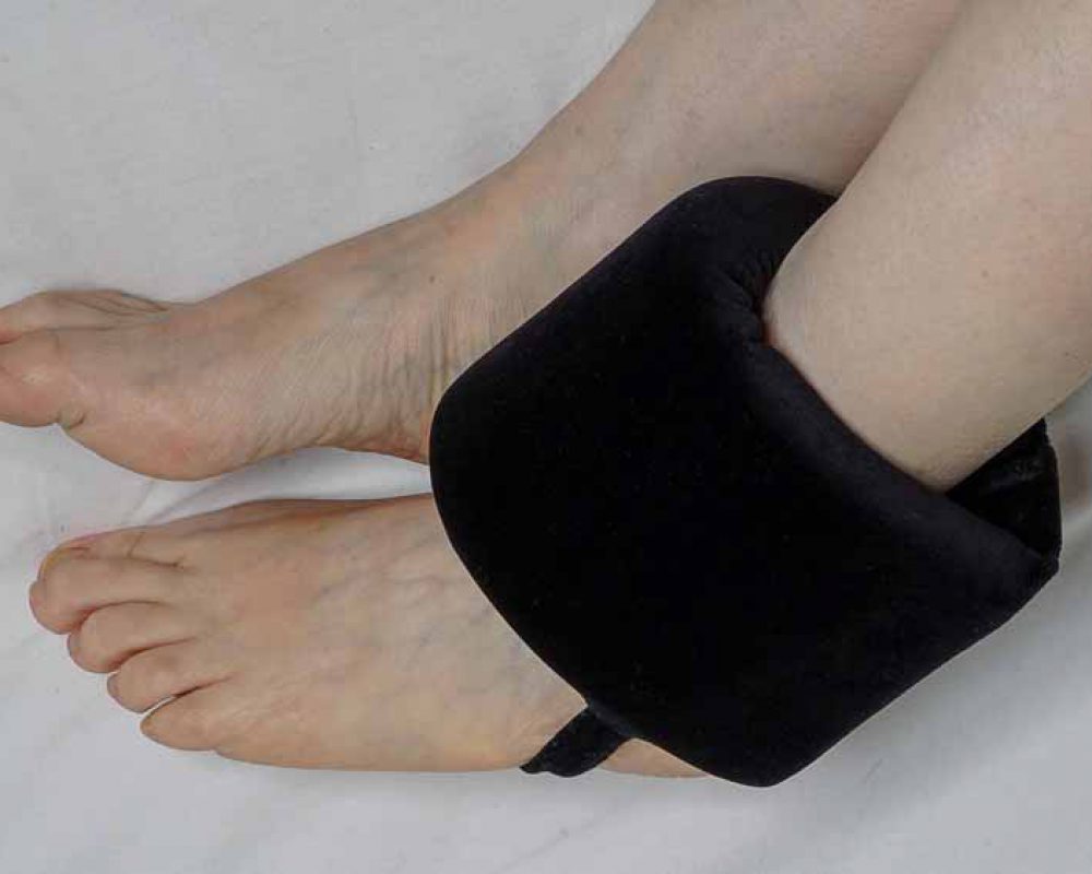 How to Splint an Ankle With a Pillow