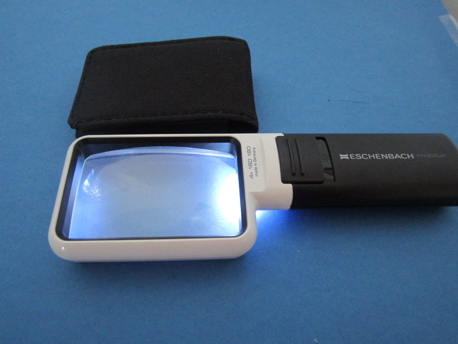 Mobilux Led magnifying glass 4x squre from Butik KIK - AssistData
