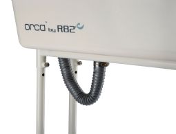 R82 Orca bathtub