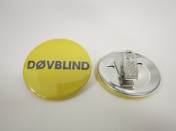 Yellow badge with clips and the lyrich:DEAFBLIND