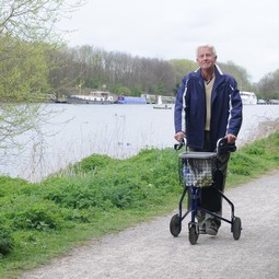 Rollator with 3 wheels