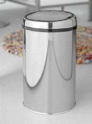 Touchless waste bin