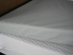 Incontinence cover for SAFE Med Overlay mattresses