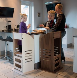 EVOLVE high chair and steep stool