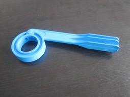 Screw cap opens to soda bottles  - example from the product group bottle openers