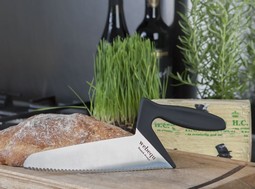 Ergonomic Bread Knife from webequ