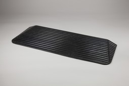 Threshold ramps in rubber with sloping edges