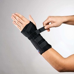 Håndledsbandage neopren med 2 skinner og 4 velcrolukning  - example from the product group combined wrist and thumb orthoses