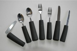 Lightweight cutlery with large and small handles