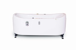 Lanira bathtub