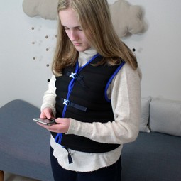 Elastic vest with buckles
