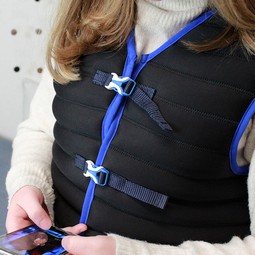 Elastic vest with buckles