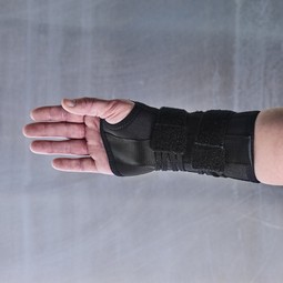 Manibus lace wrist bandage - black - click to see picture in full size - opens new window Manibus lace wrist bandage - black