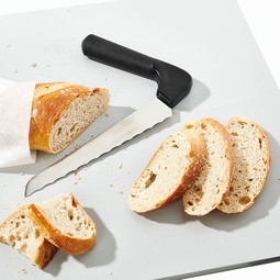 Bread knife with angled handle
