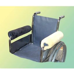Ekstra polstring til kørestolsarmlæn i medicinsk lammeskind