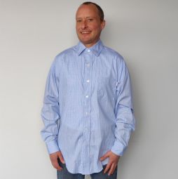 Mens shirt with magnetic buttons