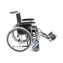 CLASSIC TIM wheelchair with adjustable leg rests