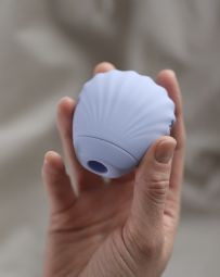 Clamy - clam-shaped clitoral stimulator from Peech