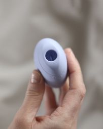 Clamy - clam-shaped clitoral stimulator from Peech