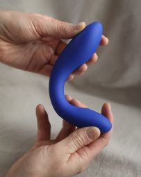 Loon - slim vibrating dildo from Peech