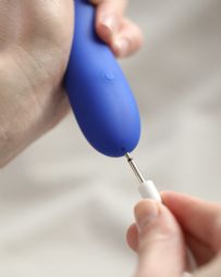 Loon - slim vibrating dildo from Peech
