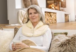 Skulder- og nakkevarmer i lammeskind - click to see picture in full size - opens new window Skulder- og nakkevarmer i lammeskind