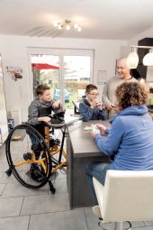 Todd - Mobilitetshjælpemidler med ståfunktion - click to see picture in full size - opens new window Todd - Mobilitetshjælpemidler med ståfunktion